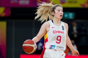 直播吧：中国女篮即将开启热身赛 阵容中暂无李梦