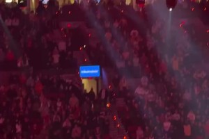 小吧现场直击>利拉德今天开场前为纪念马丁·路德·金致辞